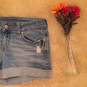 dELiAs Jean shorts with rips and cuffs.